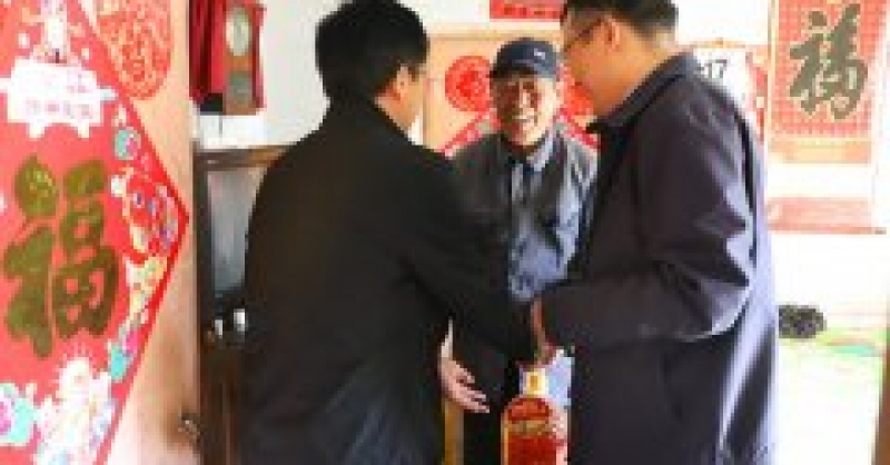 黃發(fā)集團開展扶貧送溫暖活動